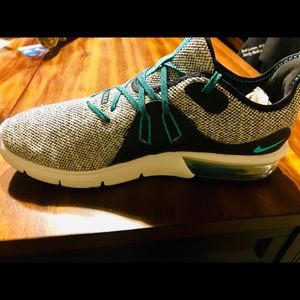 NIKE AIR MAX SEQUENT 3